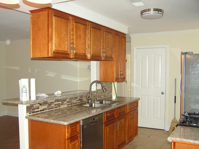 Building Photo - 2740 Wilson Ave