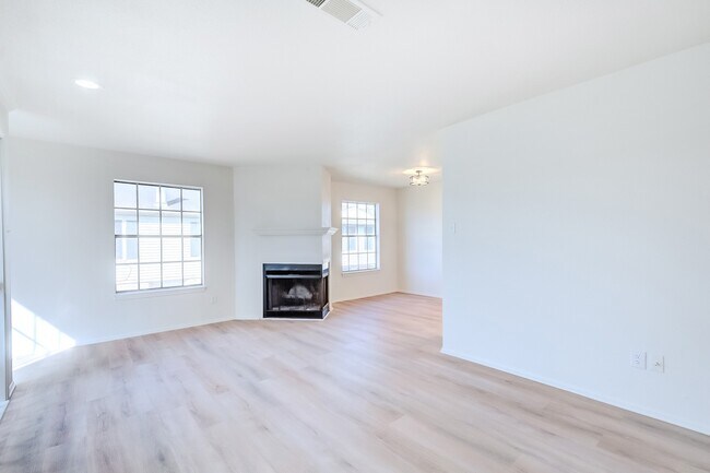 Building Photo - 9202 Glen Meadow Ln