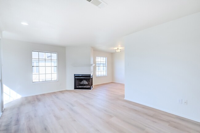 Foto del edificio - 9202 Glen Meadow Ln