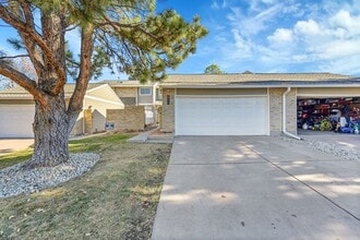 Building Photo - 7106 S Vine Cir E