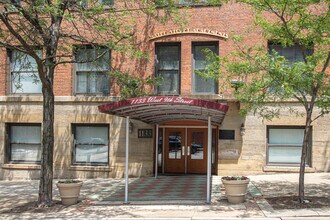 Building Photo - 1133 W 9th St