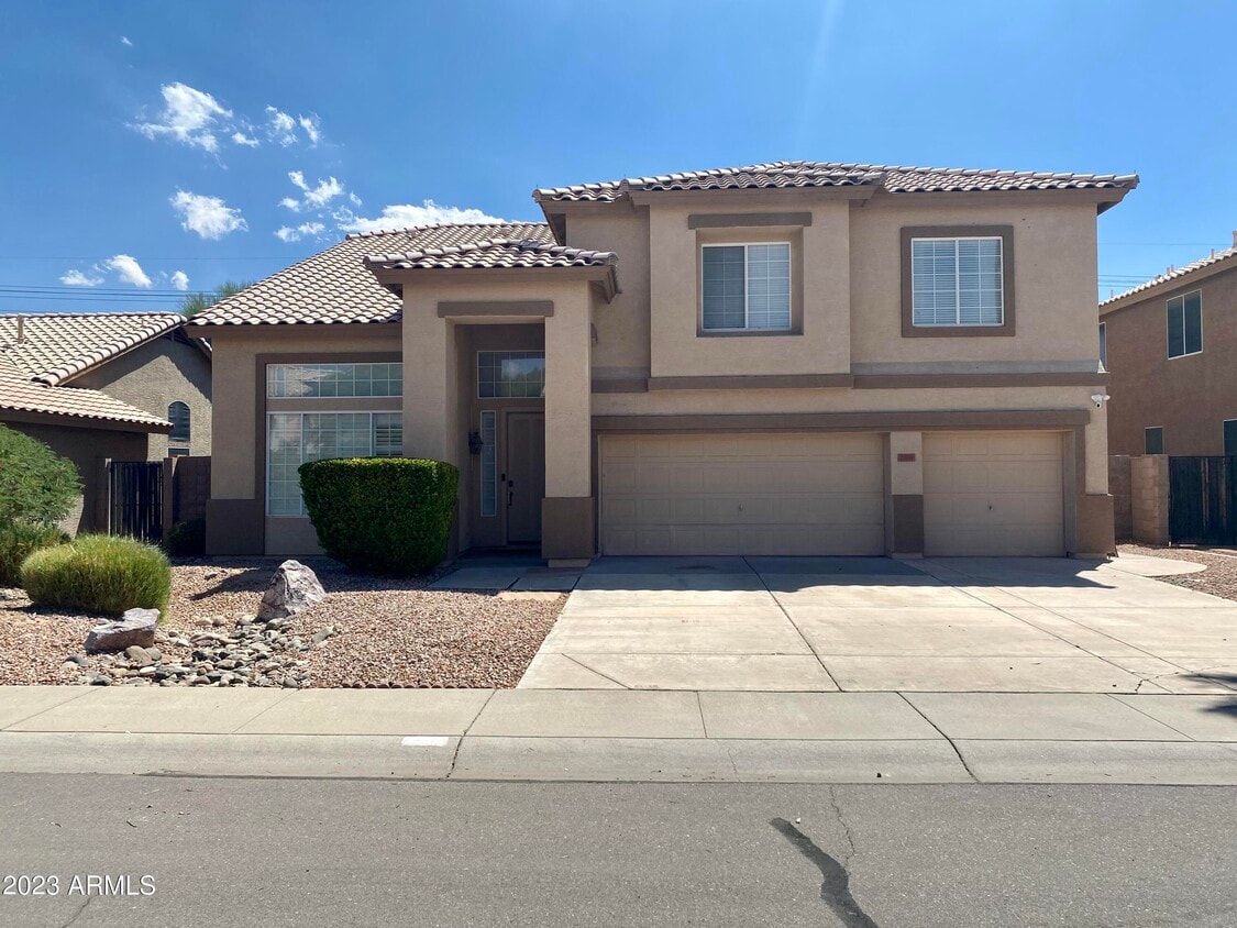 Primary Photo - 2351 W Binner Dr