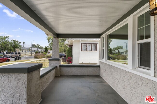 Foto del edificio - 1828 W 41st Pl