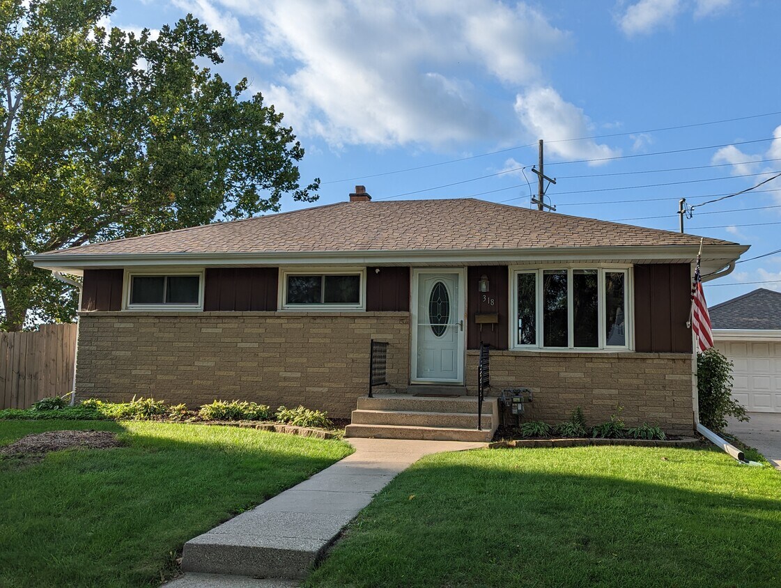 318 Gascoigne Dr, Waukesha, WI 53188 House Rental in Waukesha, WI