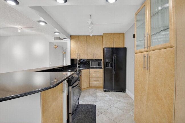 Building Photo - 447 Flanders I