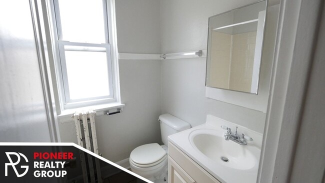 Foto del edificio - 2827 N Burling St