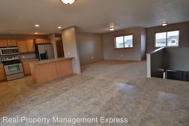 Building Photo - 1020-1026 N Main Ave