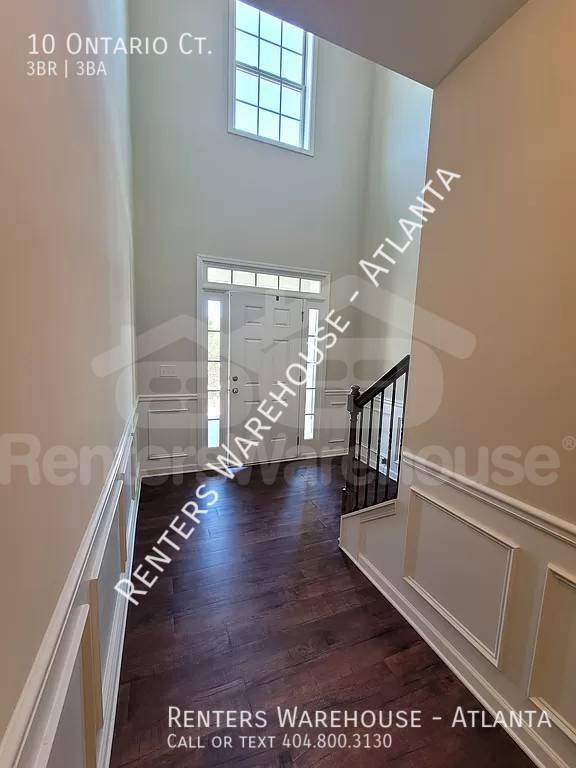 Building Photo - &quot;Modern Elegance, Spacious Living: Yo...