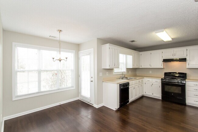 Building Photo - 717 White Dove Dr