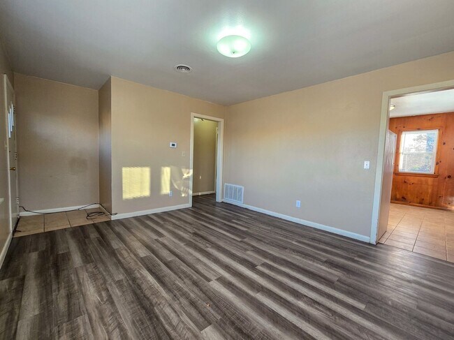 Foto del edificio - 2 Bedroom 1 Bath Home in Shawnee