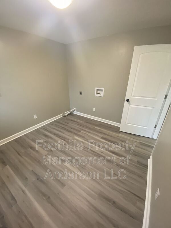 Building Photo - 1109 Centerville Rd