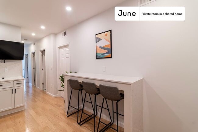 Building Photo - Room in Shared 3 bed/2 bath home