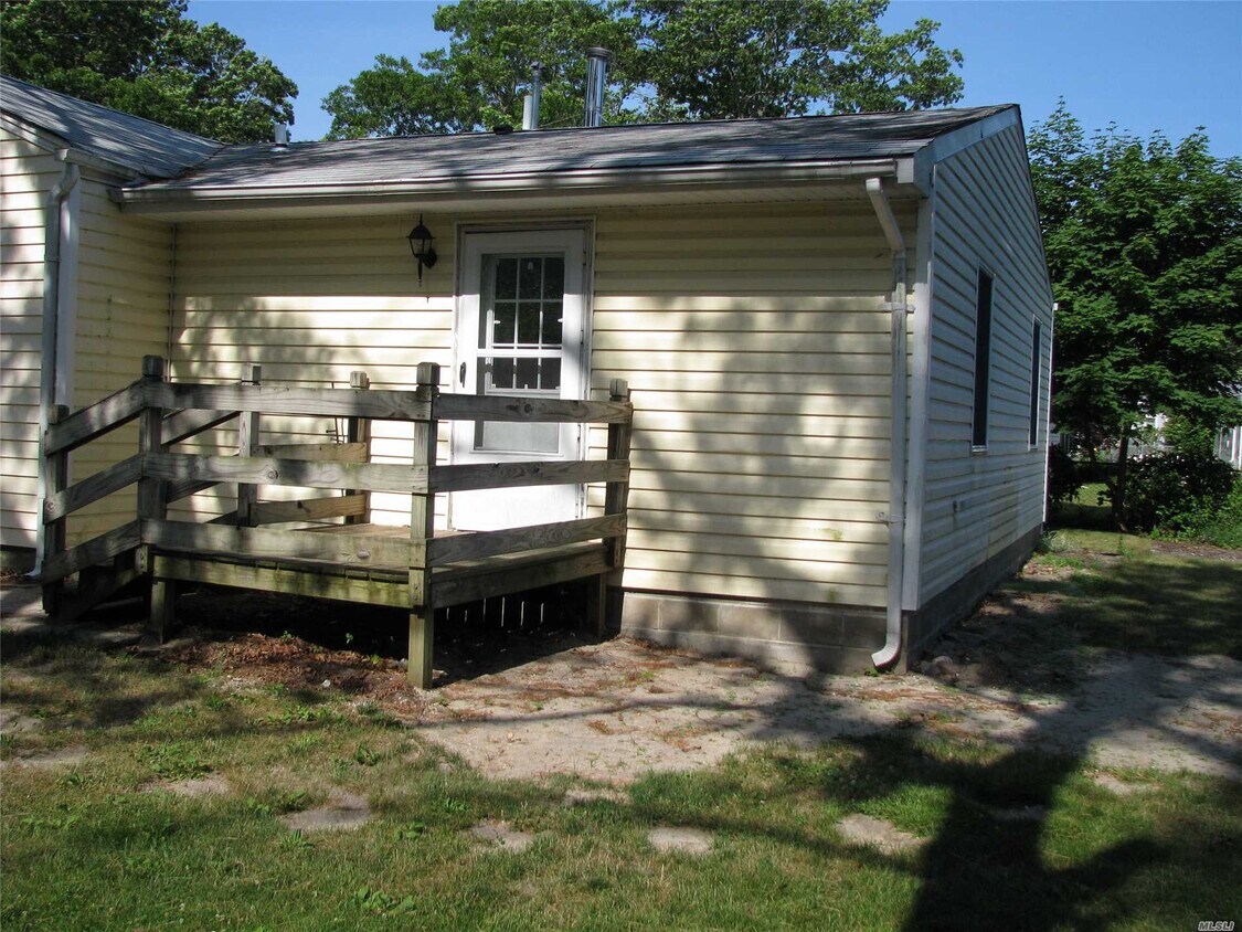 100 Engelke St, Patchogue, NY 11772 House Rental in Patchogue, NY
