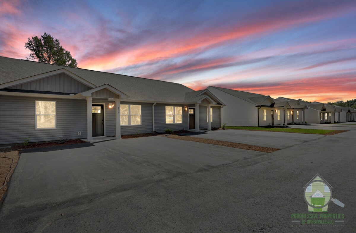 Foto principal - 119 Lyman Lodge Rd