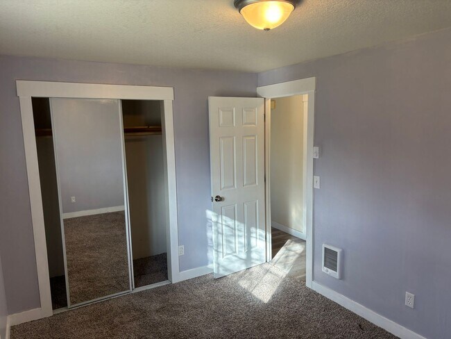 Foto del edificio - Single Story Redmond Home with Fully Fenced Yard