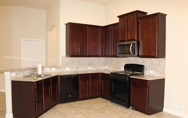 Foto del edificio - 15127 Calvano Dr