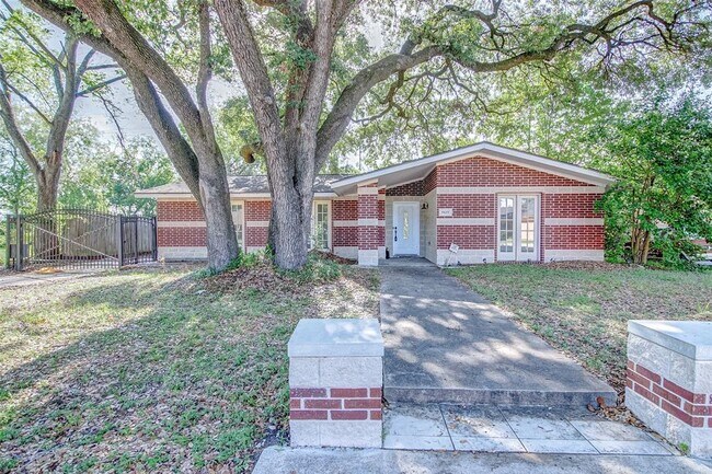 Foto del edificio - 9419 Greenwillow St