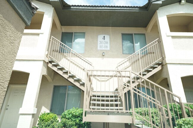 Foto del edificio - SHOWINGS AVAILABLE NOW