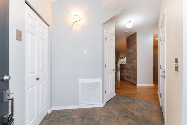 Building Photo - 102 S 49th St