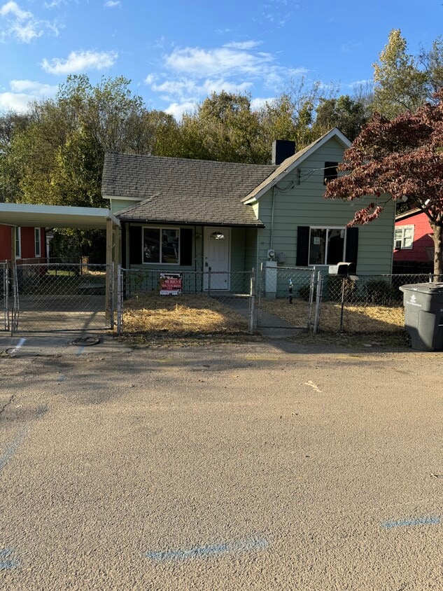 Photo - 1321 Brookside Ave / 3BR 1BA Close to Downtown NorthWest