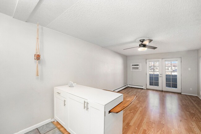 Building Photo - Beautifully Updated Condo In North Denver