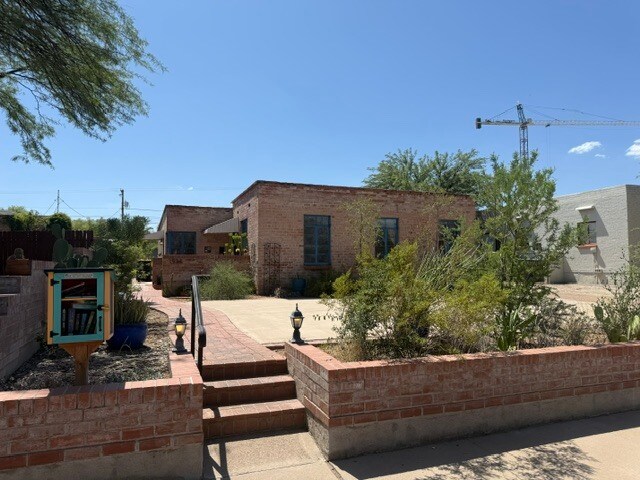 Building Photo - 1934 E Mabel St