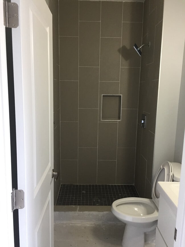 Building Photo - 2030 E 20th Ave