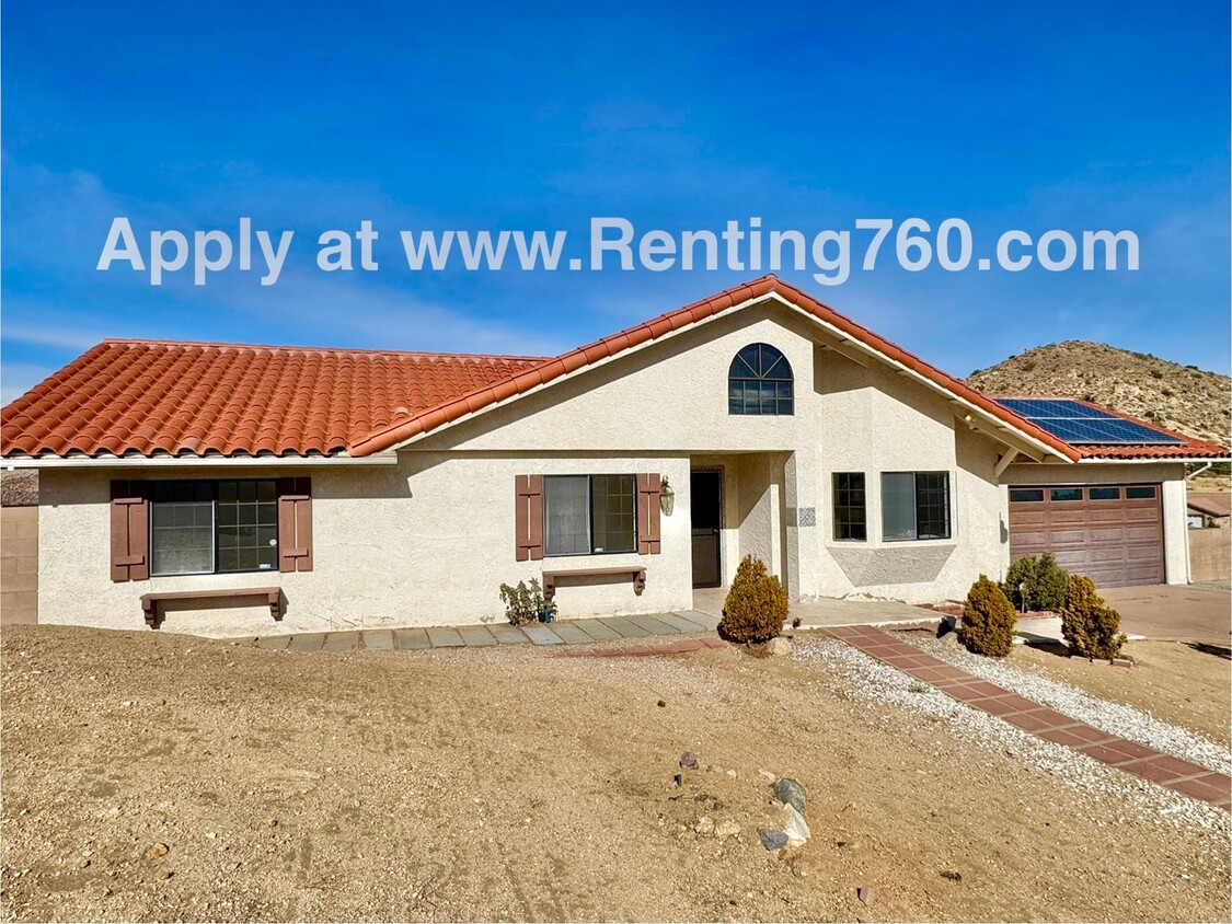 Building Photo - Beautiful Home with SOLAR PANELS in a grea...