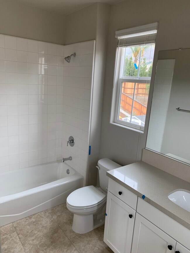 Full bath - 3790 Park Ridge Ln
