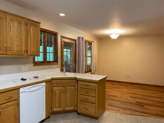Building Photo - 1807 Baker Ln