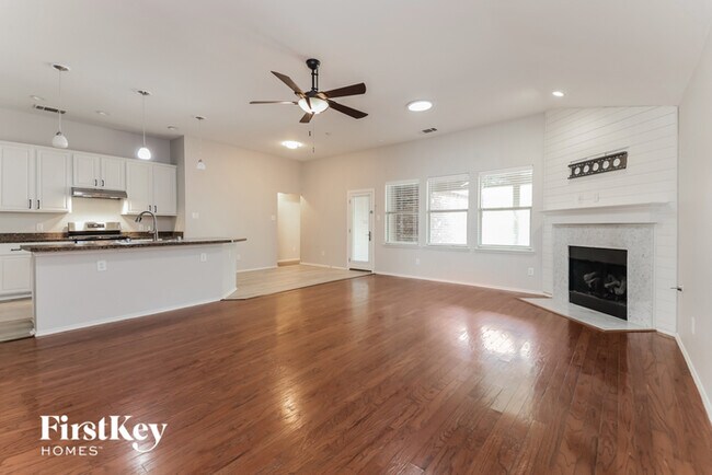 Building Photo - 2825 Laurel Oak Dr