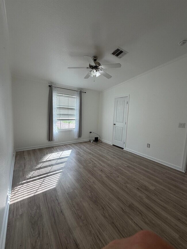 Building Photo - 311 E Castleshoals Dr