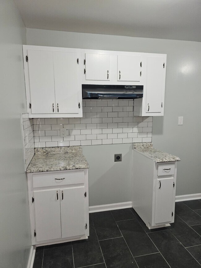 Building Photo - 2850 Montague Ave