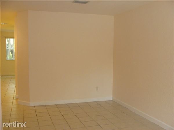 Building Photo - 2441 Shoma Dr