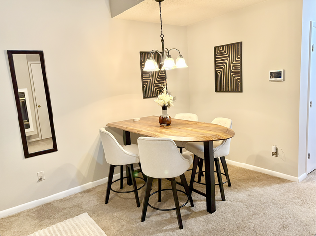 Foto del edificio - 421 Woodview Ln