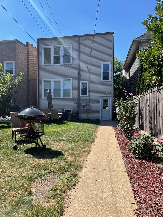 4235 N Wolcott Ave Unit GARDEN 1, Chicago, IL 60613 Condo for Rent in