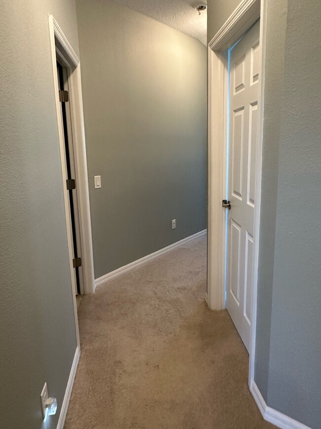 Building Photo - 9119 Carolina Wren Dr