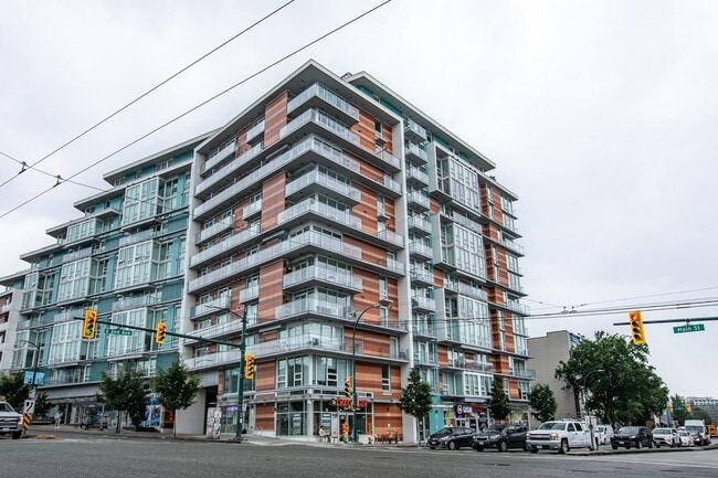 Photo du bâtiment - 180 2nd Av E