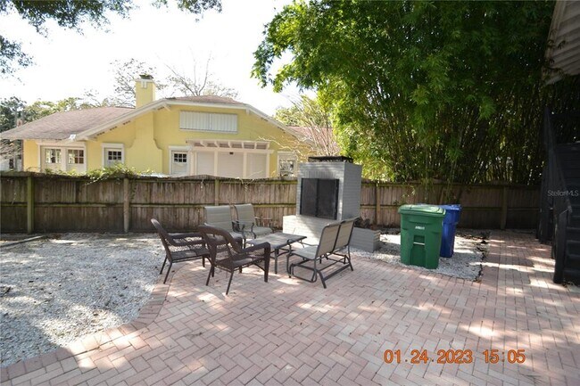 Building Photo - 2517 W Palm Dr