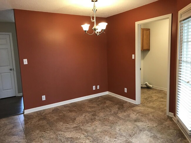 Kitchen and laundry room area - 826 Turtle Creek Rd