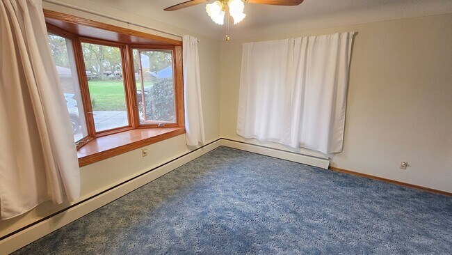 Foto del edificio - Charming 3-Bedroom Home on Spacious Land Just South of Ankeny - RENT SPECIAL