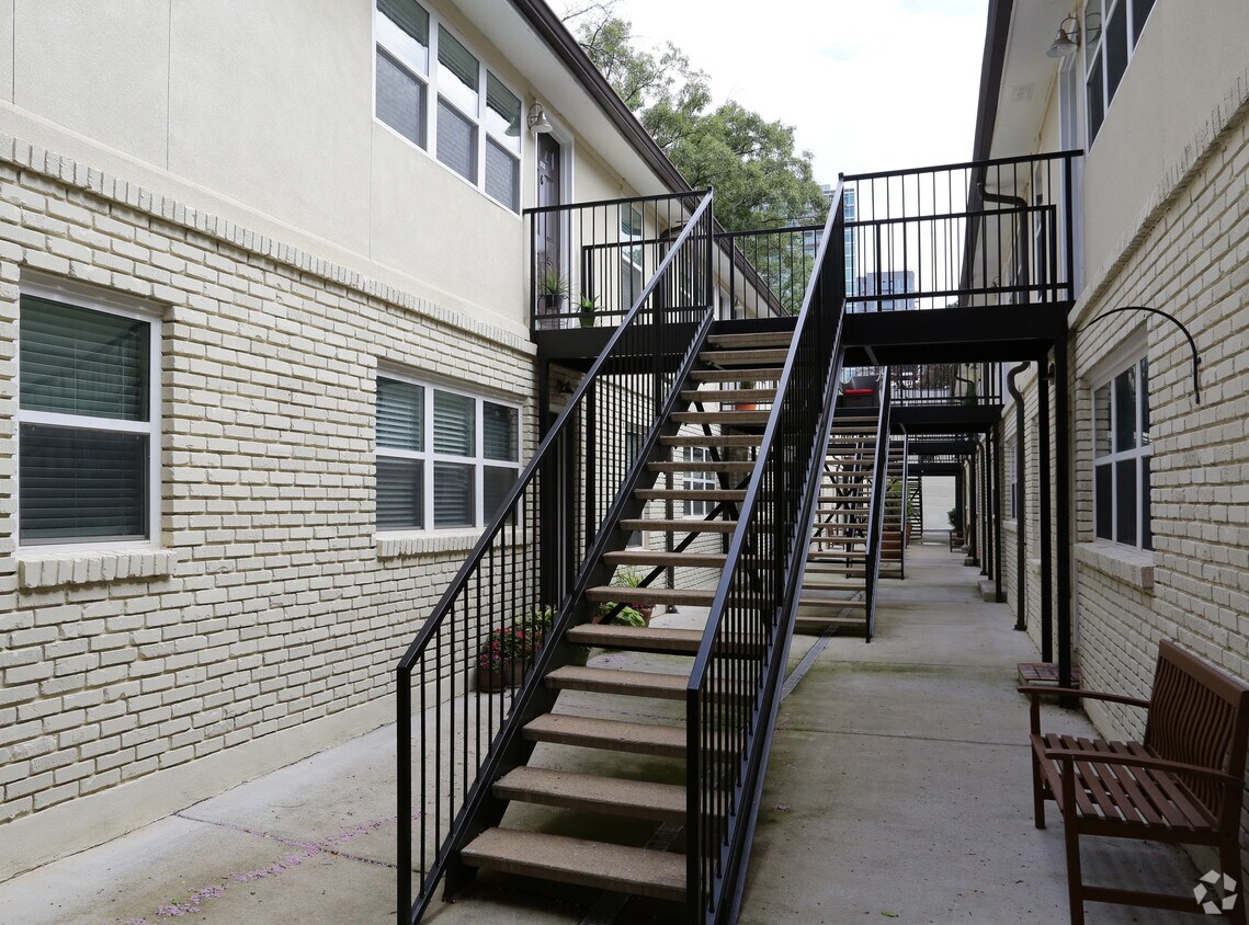 Building Photo - Gateway Courtyard
