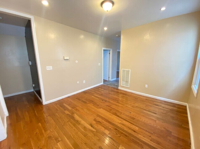 Foto del edificio - 186 Oakwood Pl
