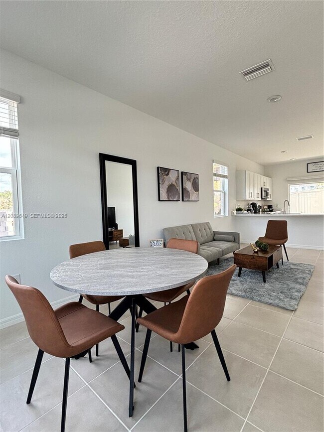 Foto del edificio - 8768 Daybreak St