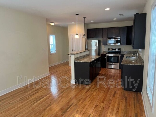 Photo - 3508 E Clay St Apartment