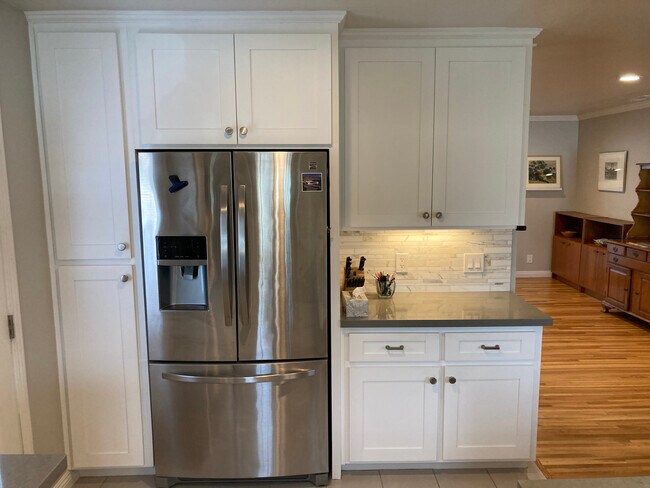 kitchen - 5020 Teichert Ave