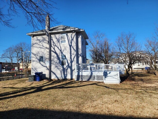 Building Photo - Newly Remodeled