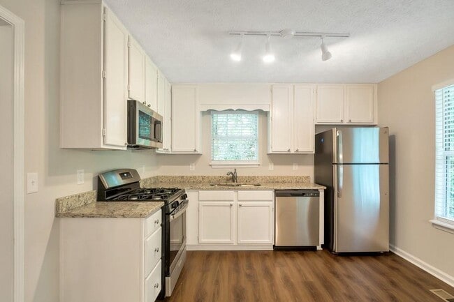 Foto del edificio - 198 White Pines Dr