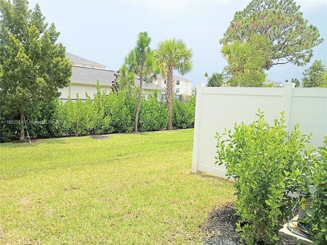 Building Photo - 329 SE Crossoak Ln