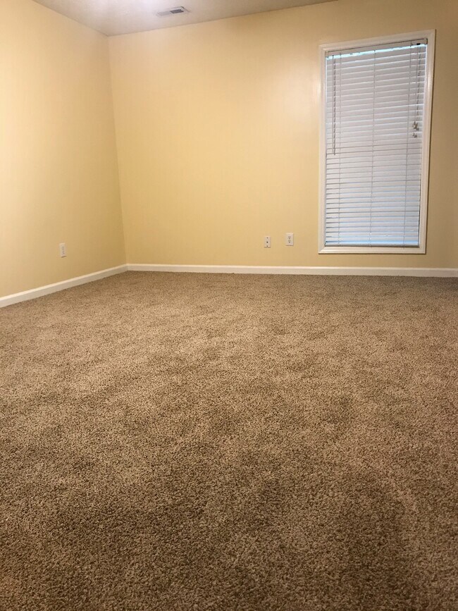 Building Photo - 3514 Clovis Ct